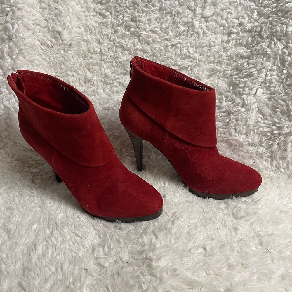 Steve Madden Trisha red faux suede ankle platform heels with back zipper SZ 9.5M